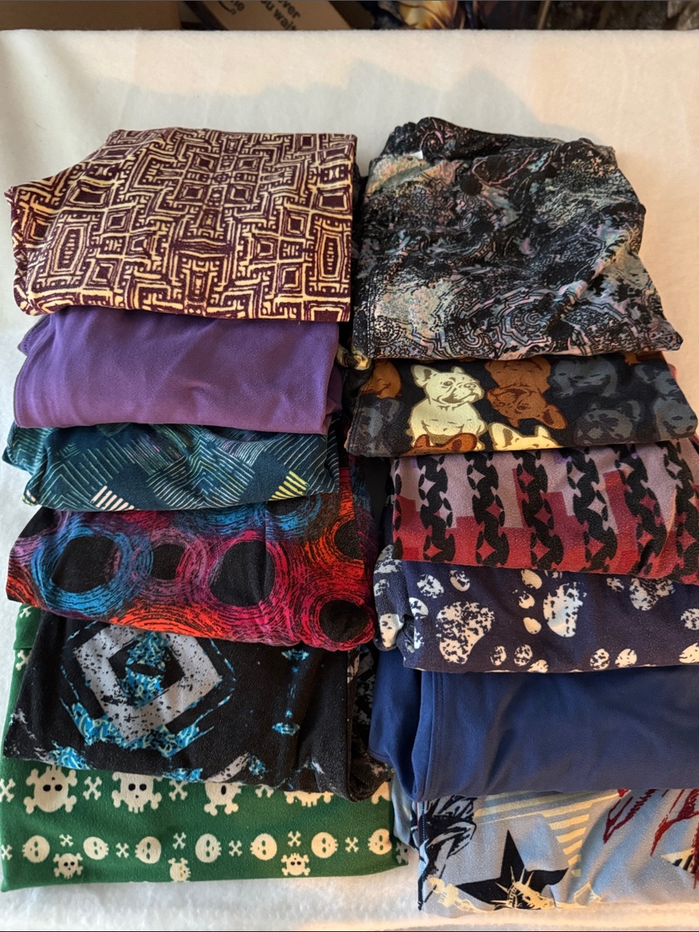 12 pairs of Luloroe Mixed-Pattern Women’s leggings Bundle in Multicolor